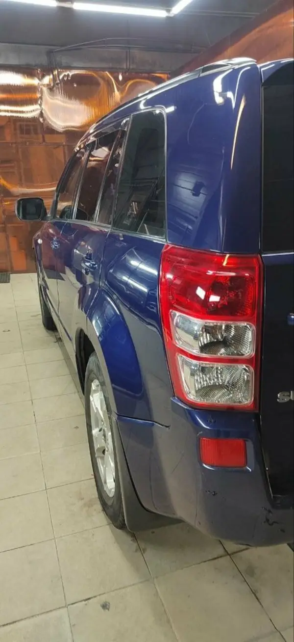 Внедорожник Suzuki Grand Vitara в боксе детейлинг-студии NLeveL — Екатеринбург